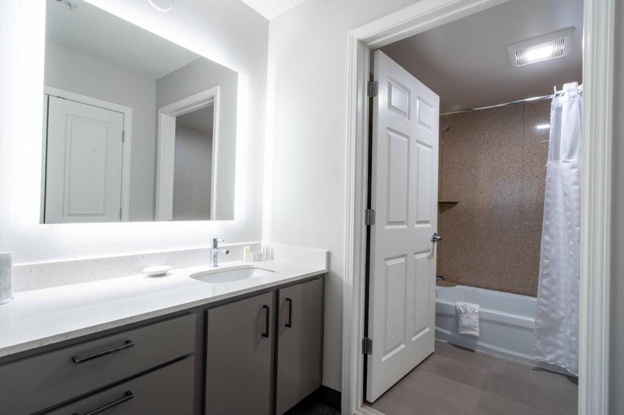 By Marriott At Carnegie Center 3*
