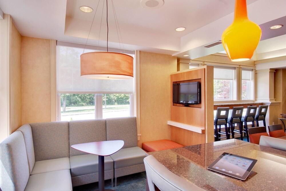 Hotel By Marriott At Carnegie Center 3*